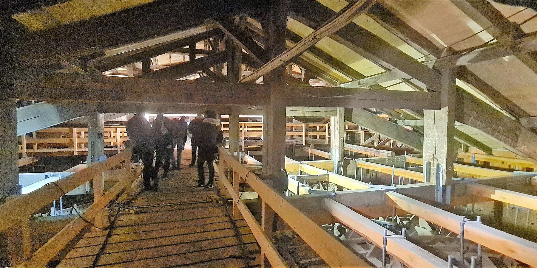 Ein Blick in das Dachtragwerk des Marstalls. © 2021 SBL Schwerin