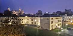 Blick vom Dach der Marstallhalle in Richtung Schloss © 2021 SBL Schwerin