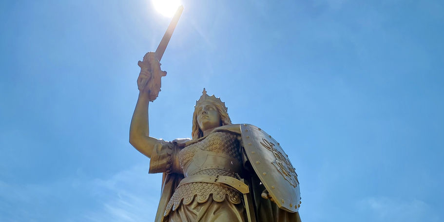 Die Megalopolis bei strahlendem Himmel. © 2021 SBL Schwerin