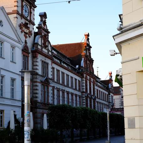 Fassade der ehemaligen Post © 2021 SBL Schwerin