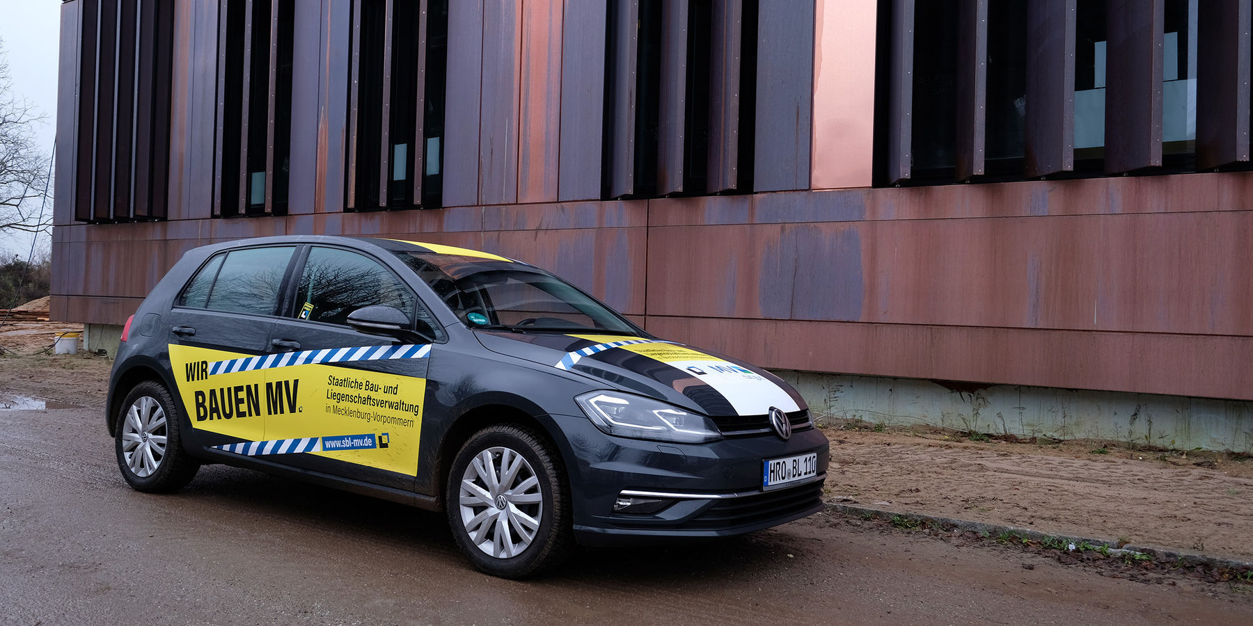 Werbebotschaft auf Dienstwagen © 2021 SBL Schwerin