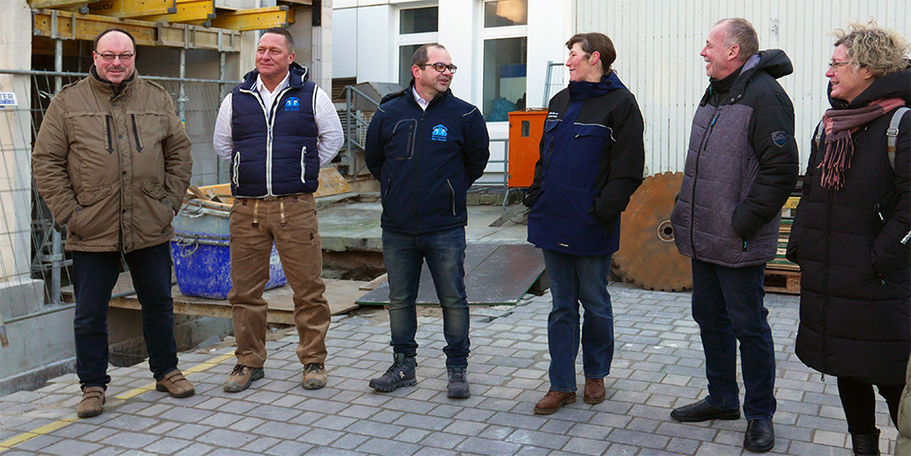 Freuen sich über den erreichten Bautenstand: die Partner vor Ort von IOW, Warnemünder Bau und SBL Rostock © 2022 SBL Rostock