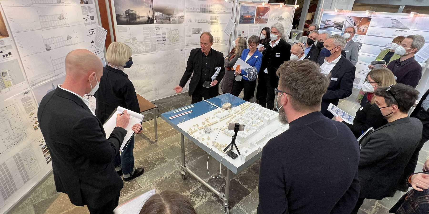 Die Preisgerichtssitzung fand am 15. Februar 2022 in der Nikolaikirche statt. Der Siegerentwurf wird am 16. Februar 2022 - ebenfalls in der Nikolaikirche - vorgestellt. © 2022 Christian Hoffmann, FM M-V