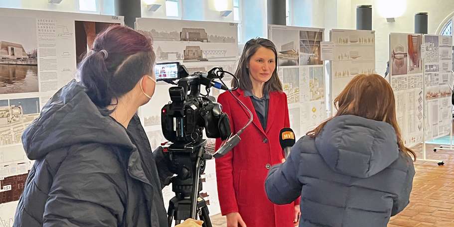 Carmen-Alina Botezatu im Interview mit dem Sender MV1. © 2022 Christian Hoffmann, FM M-V