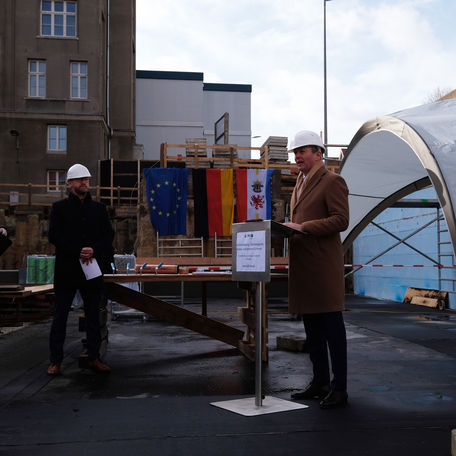 Finanzminister Dr. Heiko Geue beim Grußwort © 2022 SBL Schwerin