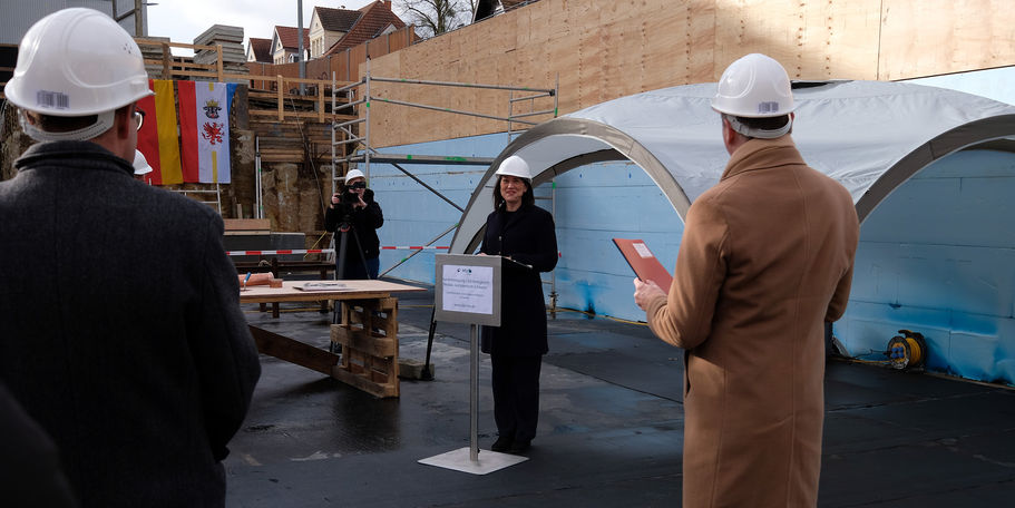 Grußworte der Justizministerin Jacqueline Bernhardt © 2022 SBL Schwerin