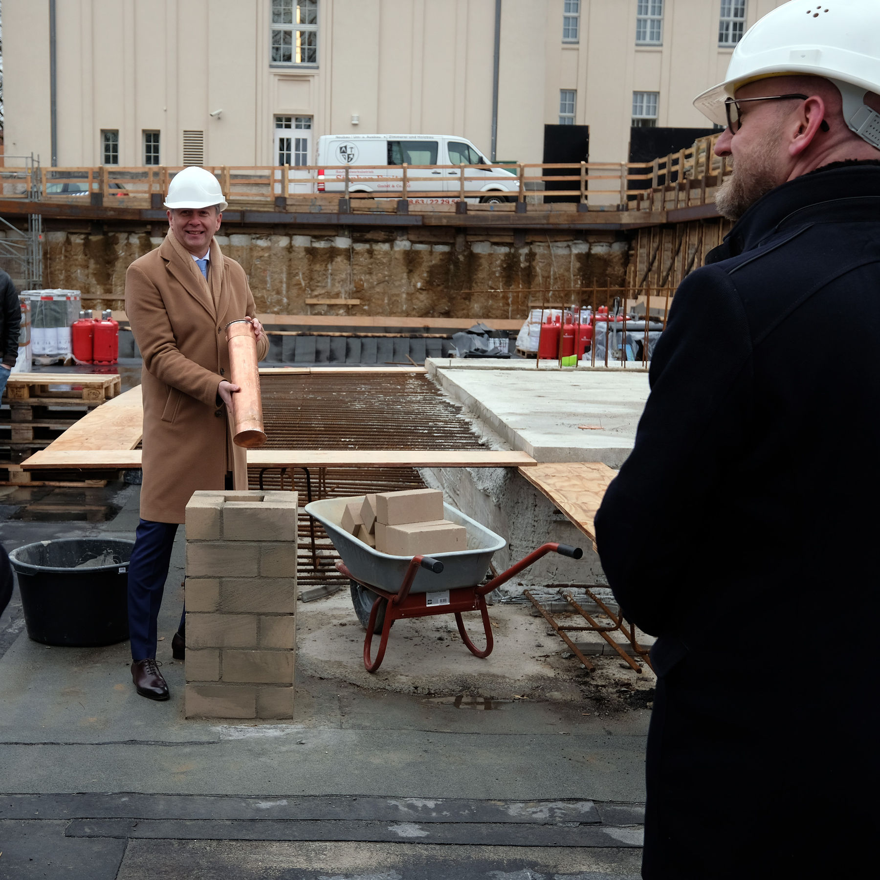 Dr. Heiko Geue versenkt die Rolle. © 2022 SBL Schwerin