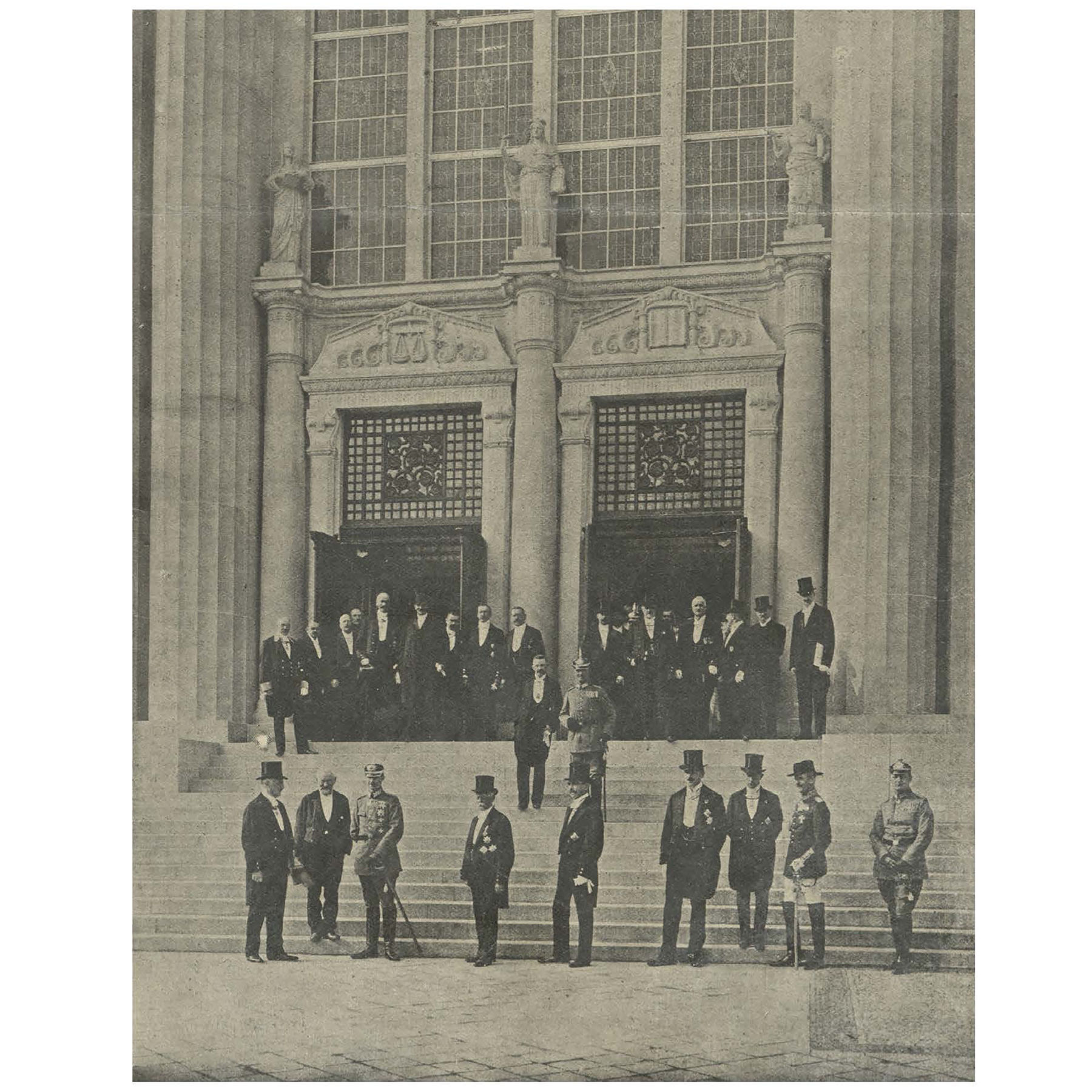 Einweihung des Justizgebäudes in Schwerin (Haupteingang) © Mecklenburgische Zeitung Ausgabe Nr. 40 (1.Oktober 1916)