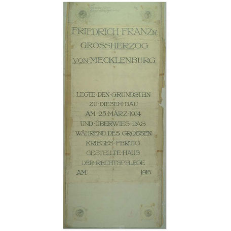 ungezeichnete Urkunde zur Grundsteinlegung und Übergabe des Justizzentrums Schwerin © Landeshauptarchiv Schwerin