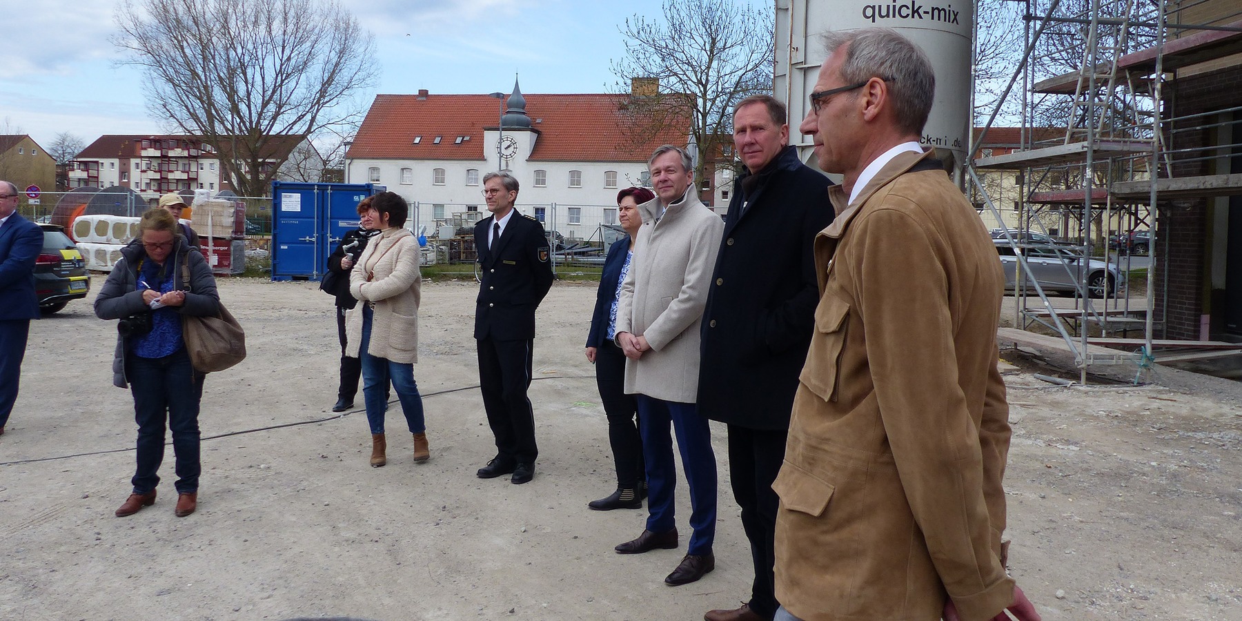 Stephan Aufdermauer - Leiter SBL Greifswald und Architekt Christoph Meyn informieren über den derzeitigen Stand und die noch zu erbringenden Bauleistungen bis zur geplanten Fertigstellung des Neubaus Ende diesen Jahres © 2022 Staatliches Bau- und Liegenschaftsamt Greifswald