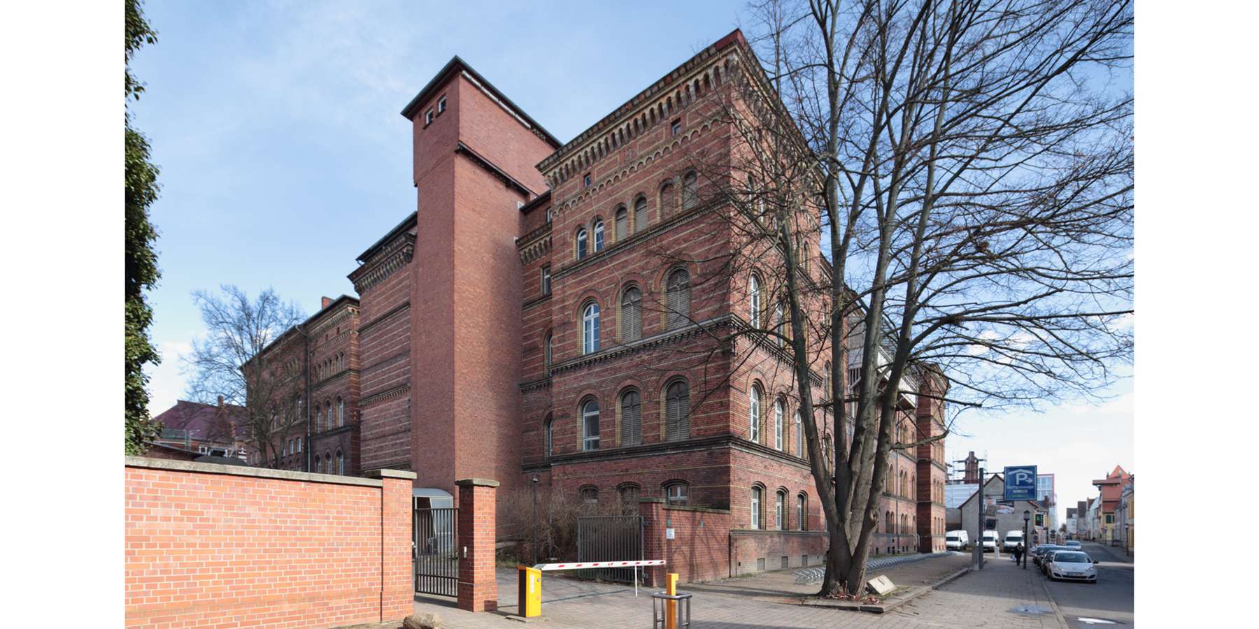 Ansicht von der Friedrich-Loeffler-Straße vor der Sanierung © 2017 Christian Hoffmann, BBL M-V