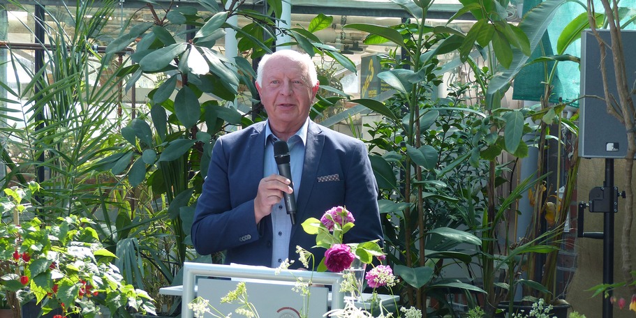 Grußworte Eckhardt Rehbergs, ehemaliges Mitglied des Bundestages und einer der Förderer des Vorhabens © 2022 SBL Greifswald