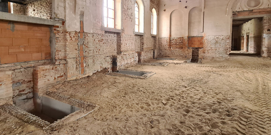 Die Schächte für die Lüftung in der ehemaligen Reithalle sind schon betoniert. © 2022 SBL Neubrandenburg