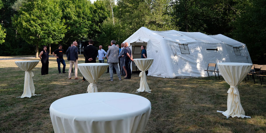 Die Veranstaltung wird für interessante Gespräche genutzt. © 2022 SBL Schwerin