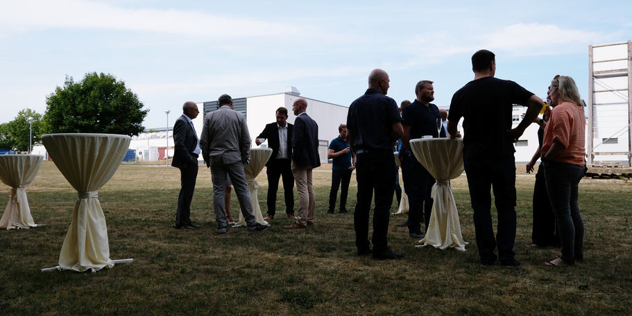 Vertreter der BImA, des BwDLZ und des SBL Schwerin im Gespräch © 2022 SBL Schwerin