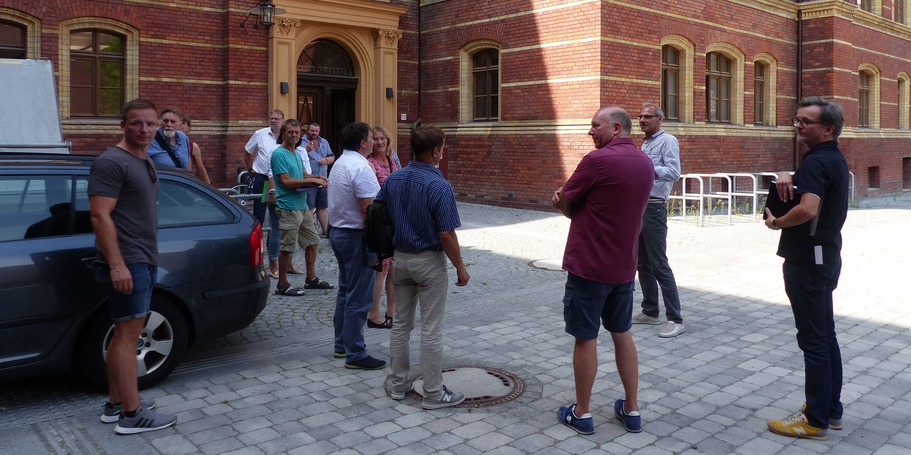 Stephan Aufdermauer (2.v.r.), Leiter des Staatlichen Bau- und Liegenschaftsamtes Greifswald, begrüßt die Anwesenden © 2022 SBL Greifswald