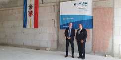 MV tut gut - Finanzminister Dr. Heiko Geue und Rektor der Universität Rostock Prof. Dr. Wolfgang Schareck zu Besuch auf der Baustelle des SBL Rostock © 2022 SBL Rostock