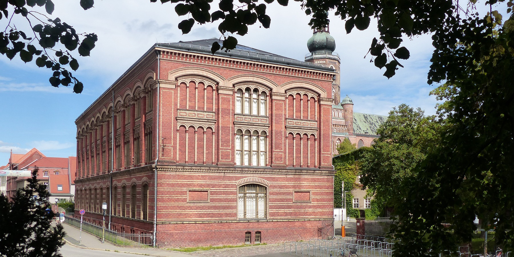 Alte Universitätsbibliothek Greifswald - ein nach Plänen von Martin Gropius 1880 - 1882 errichteter Bibliotheksbau © 2022 SBL Greifswald