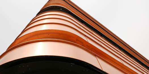 Die Fassade ist inspiriert vom Bild einer Kupferspule © J.Rott