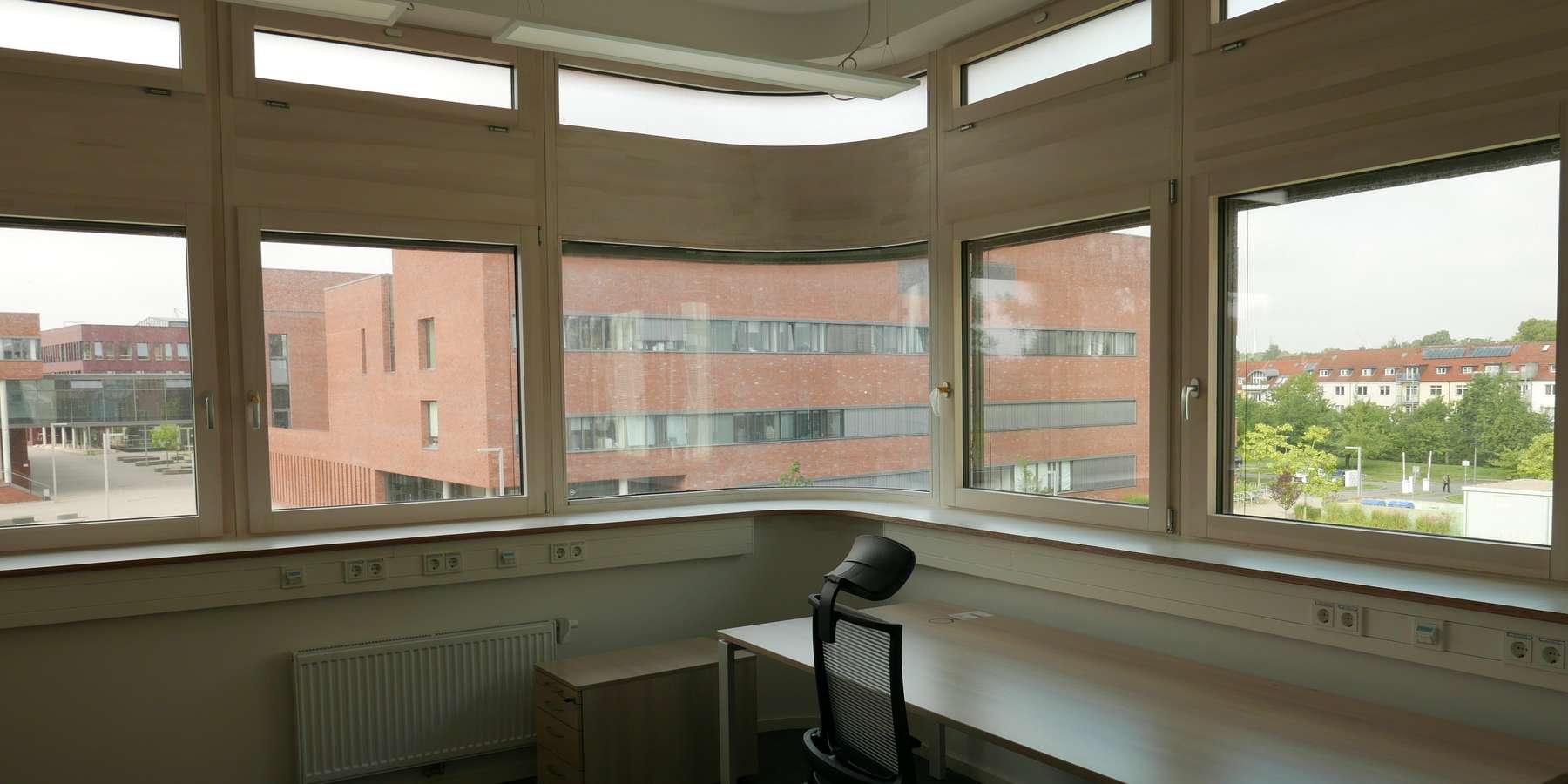 Eckbüro, im Hintergrund die Neubauten Physik/LLM © J.Rott