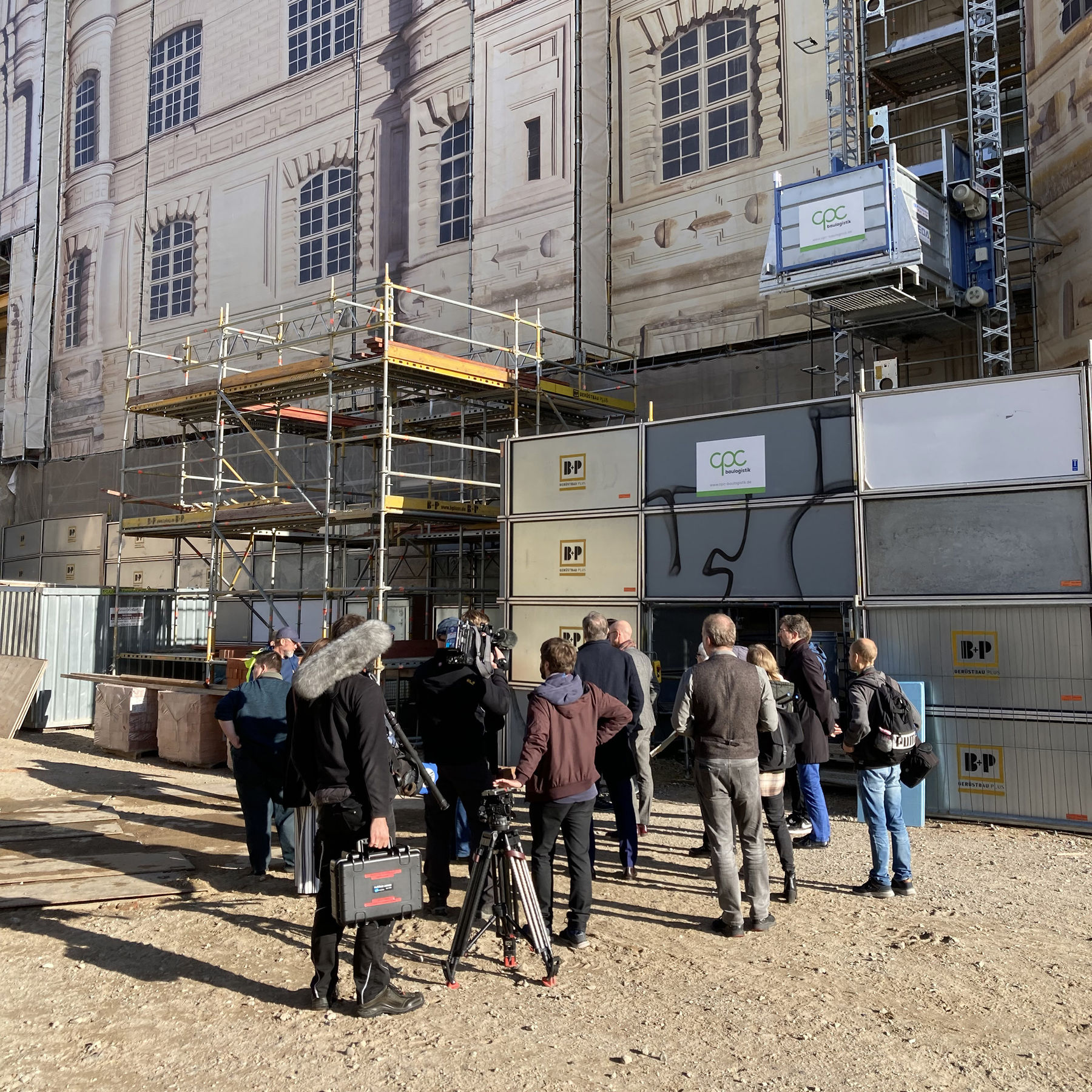 Warten auf den Aufzug © 2022 SBL Schwerin