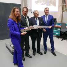 Wissenschaftsministerin Bettina Martin, Fakultätsleiter Prof. Dr. Bert Buchholz, Rektor der Uni Rostock Prof. Dr. Wolfgang Schareck und Finanzminister Dr. Heiko Geue © 2022_SBL-Rostock