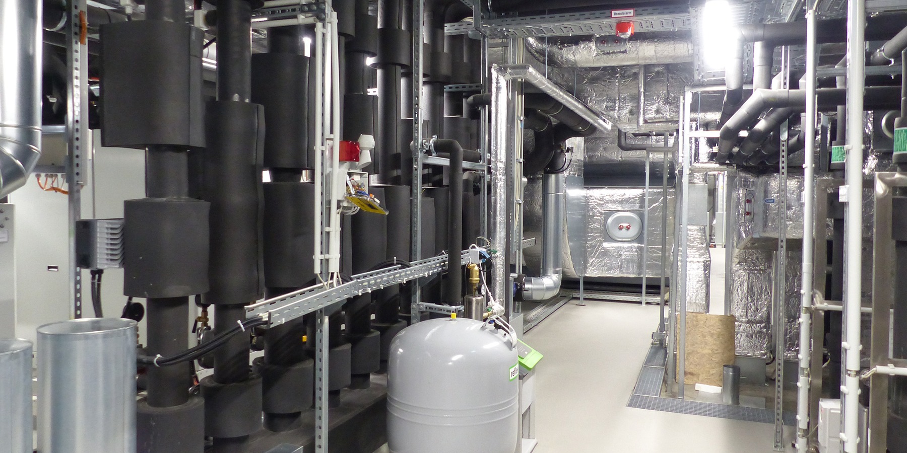 Blick in die Technikzentrale auf dem Dach © 2022 SBL Greifswald