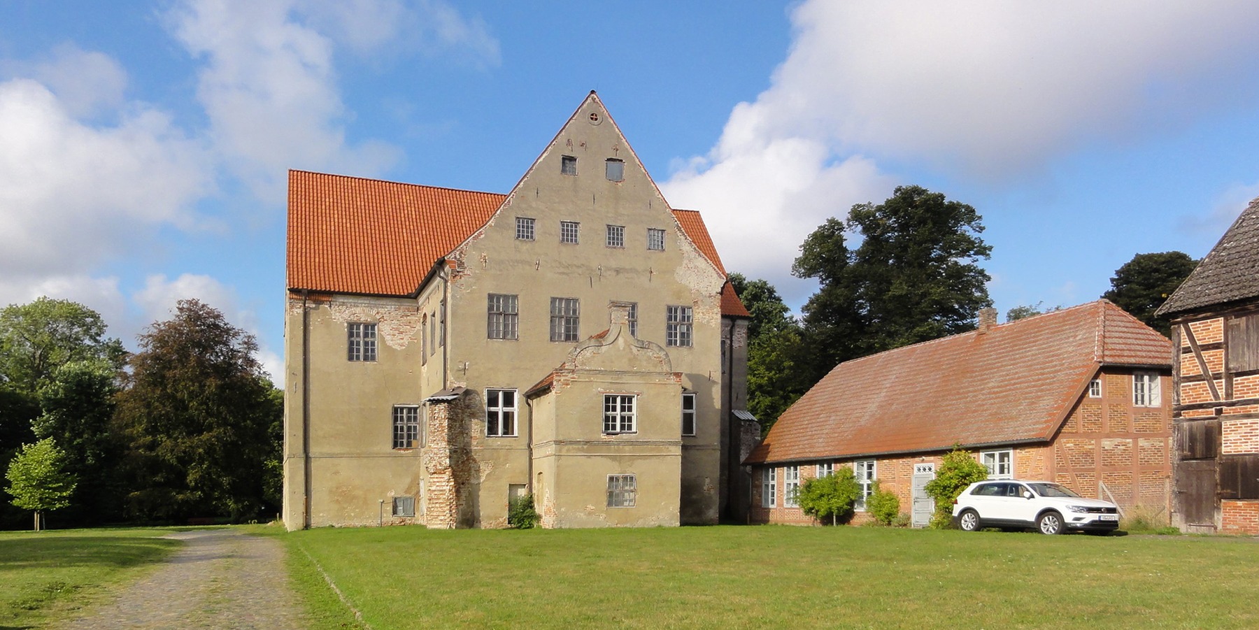 Schloss und Beamtenhaus - Ostansicht © 2022 SBL Greifswald