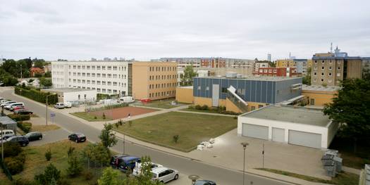 Hochschule Neubrandenburg - Blick auf den Gebäudekomplex Haus 1 und die Mensa © 2009 BBL Neubrandenburg