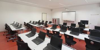 Blick in den Lehrsaal © 2016 Betrieb für Bau und Liegenschaften M-V