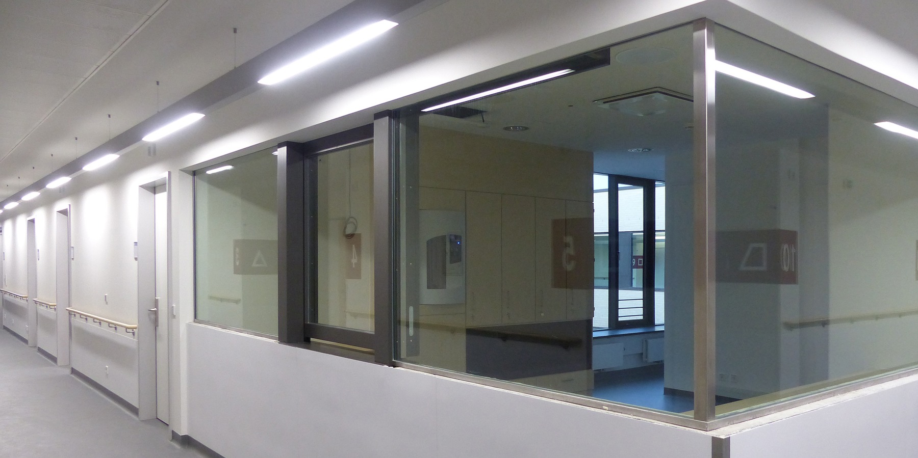 Schwesternstützpunkt auf einer Patientenpflegestation © 2019 Betrieb für Bau und Liegenschaften Mecklenburg-Vorpommern