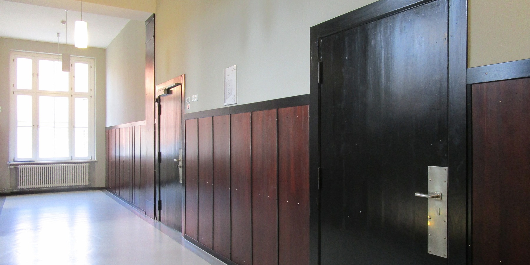 Flurbereich mit historischen Innentüren und Wandvertäfelung © 2017 Betrieb für Bau und Liegenschaften Mecklenburg-Vorpommern