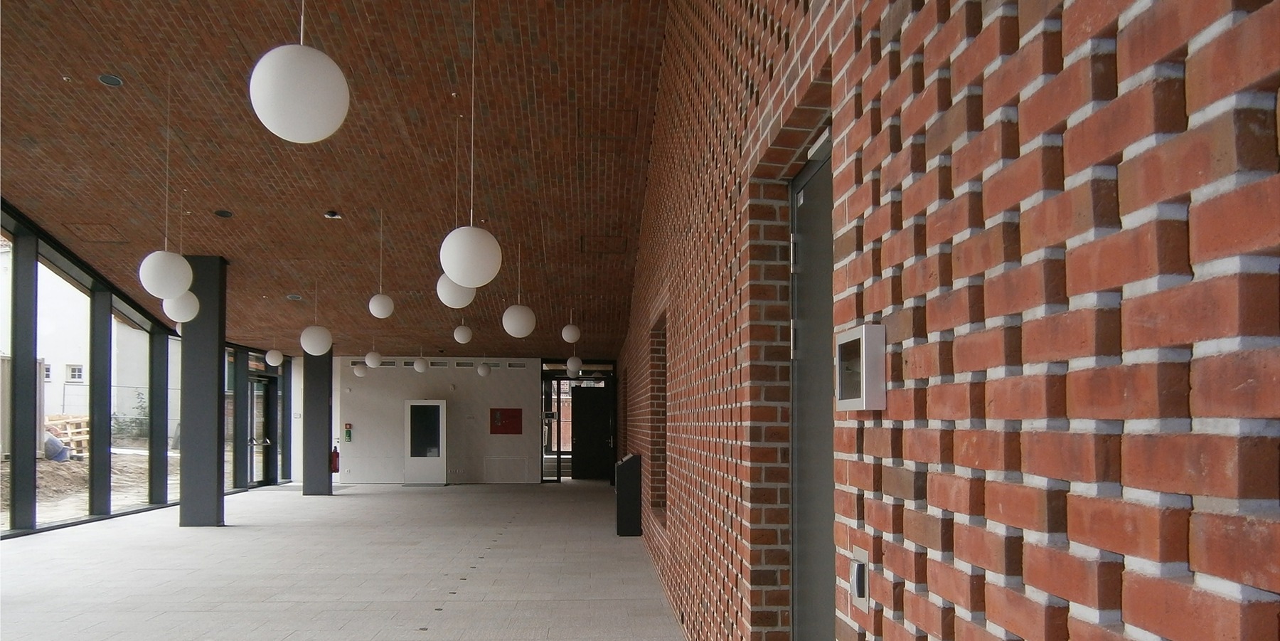 Hörsaalgebäude - Foyer im Erdgeschoss © 2016 Betrieb für Bau und Liegenschaften Mecklenburg-Vorpommern