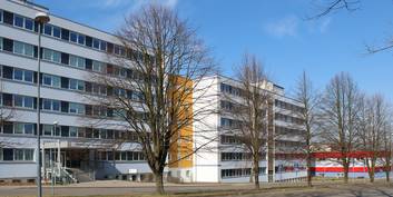 Ansicht Block A und B von der Neustrelitzer Straße aus © 2012 Betrieb für Bau und Liegenschaften Mecklenburg-Vorpommern