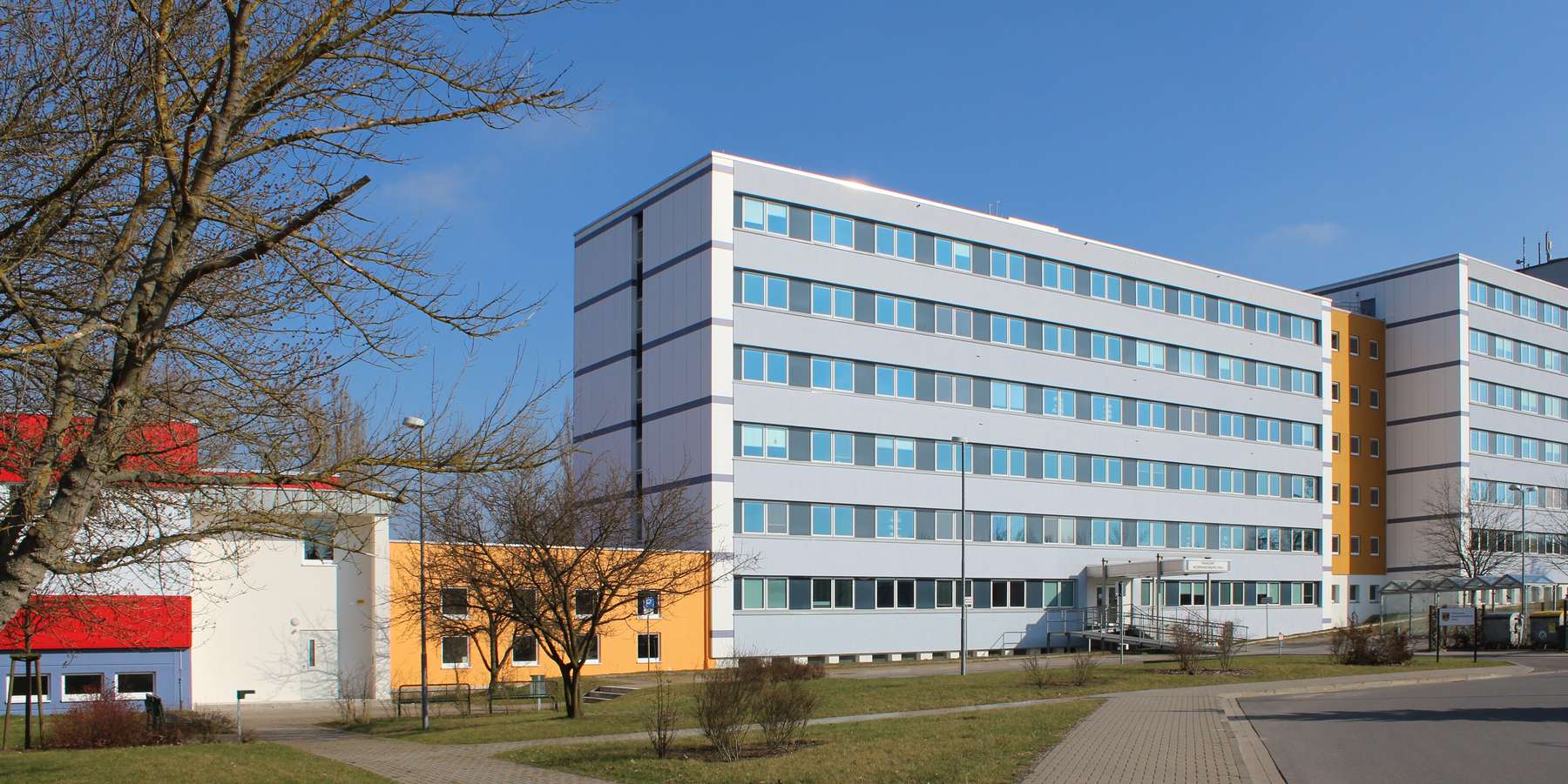 Blick auf die sanierten Blöcke A und B © 2012 Betrieb für Bau und Liegenschaften Mecklenburg-Vorpommern
