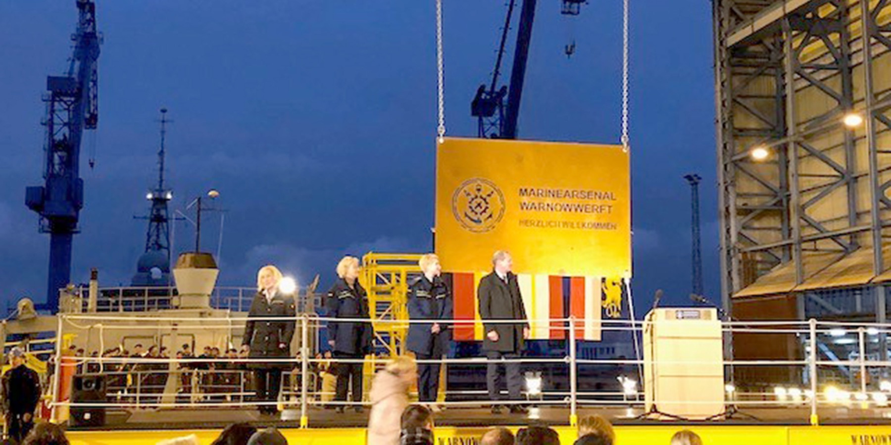 Großer Bahnhof in großer Werfthalle © 2023 SBL Rostock