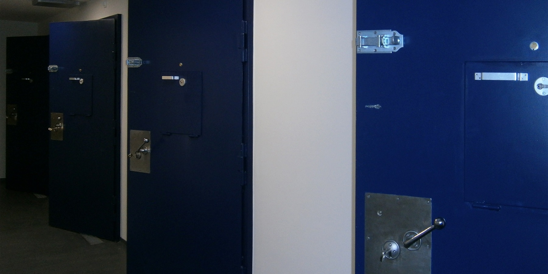 Blick in den Gewahrsamsbereich © 2013 Betrieb für Bau und Liegenschaften Mecklenburg-Vorpommern