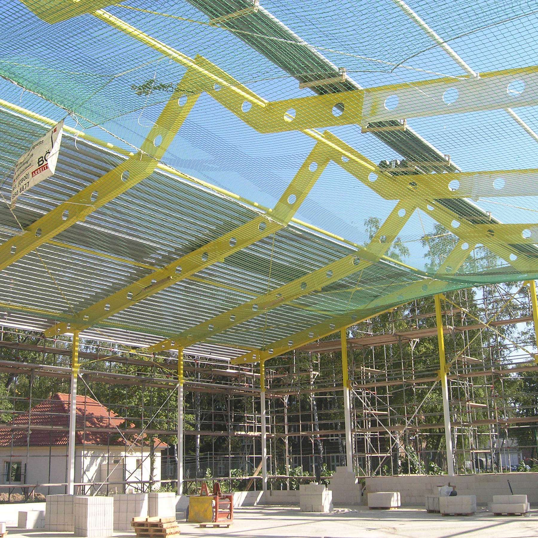 Rohbau der Sporthalle-Hallenkonstruktion © 2005 Betrieb für Bau und Liegenschaften Mecklenburg-Vorpommern