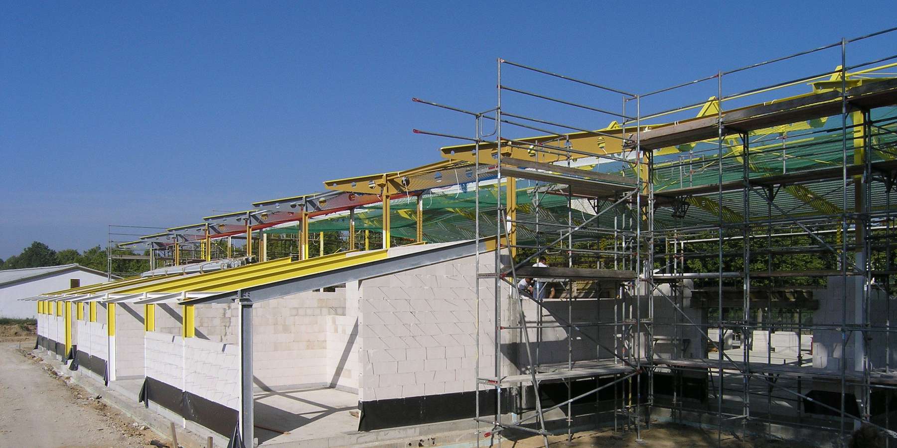 Südostansicht des Rohbaus der Sporthalle © 2005 Betrieb für Bau und Liegenschaften Mecklenburg-Vorpommern