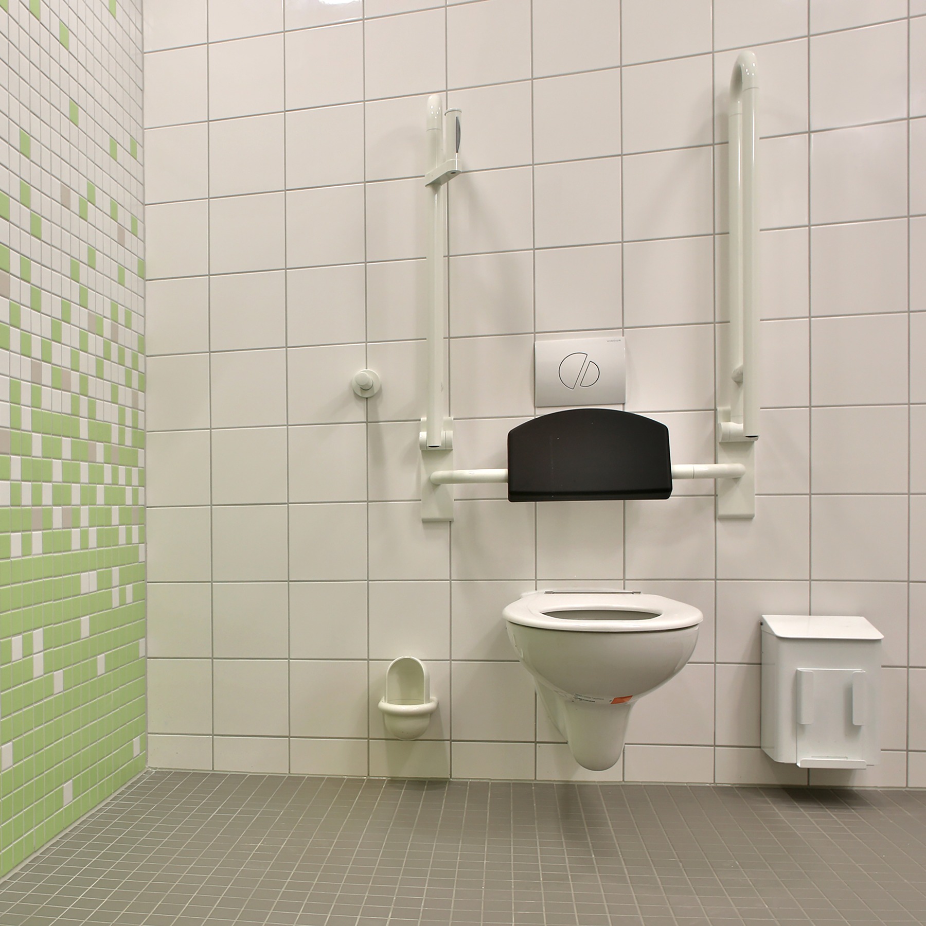 Neubau DZ 7 - Blick in einen Sanitärraum © 2013 HWP Planungsgesellschaft mbH Stuttgart / Fotograf Vincent Leifer