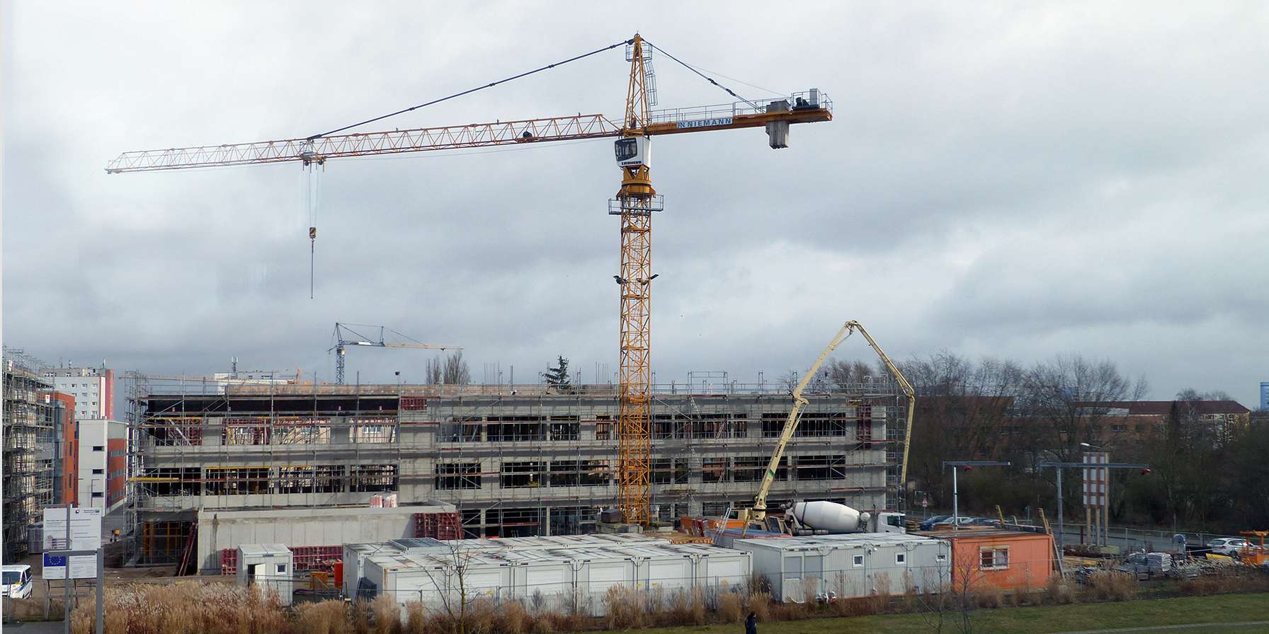 uni rostock etechnikum baustelle - Bild des Rohbaus mit einem Drehturmkran © 2020 Staatliches Bau- und Liegenschaftsamt Rostock