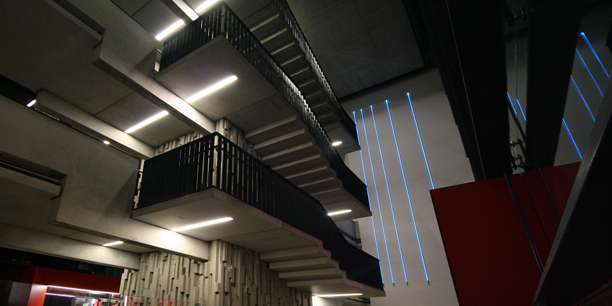 beleuchtetes Treppenhaus © 2008 Bastmann und Zavracky