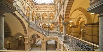 Der aufwendig sanierte Lichthof © 2008 BBL Rostock