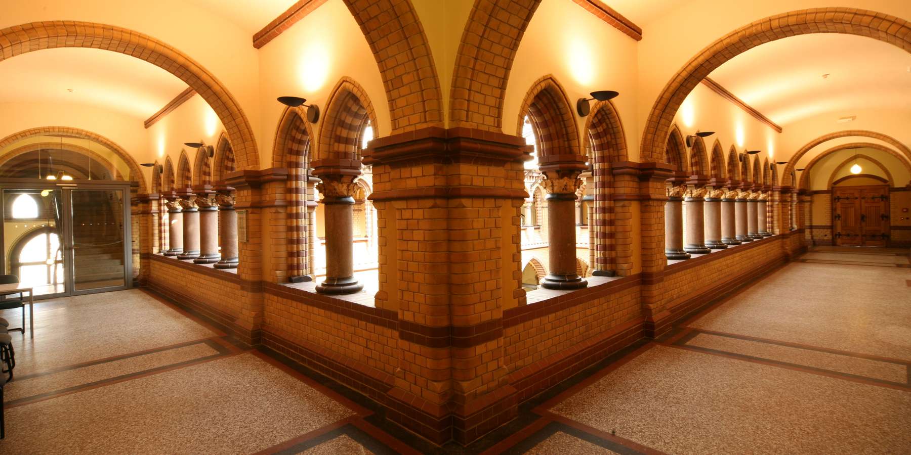 Saniertes Ständehaus mit Sitz des Oberlandesgerichtes.jpg © 2007 BBL Rostock