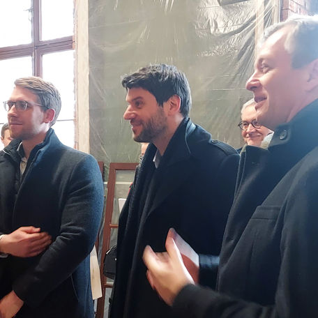 Fragen zum Thema Mahagoniimitationen © 2023 SBL Schwerin