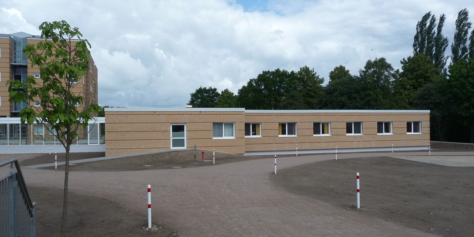 Blick von Südosten auf den 48-Betten-Container © 2009 Betrieb für Bau und Liegenschaften Mecklenburg-Vorpommern