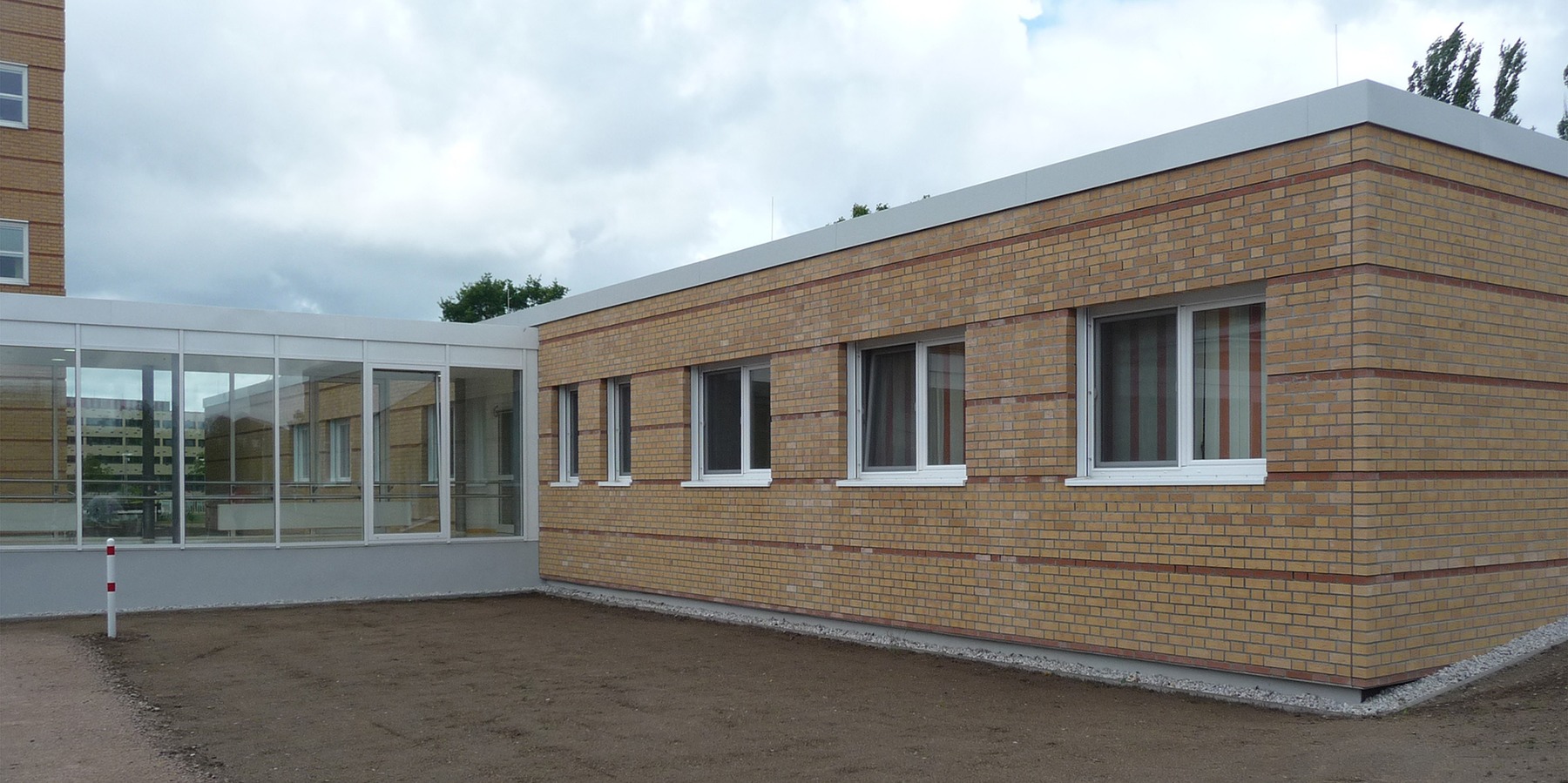 Südwestfassade mit Verbinder © 2009 Betrieb für Bau und Liegenschaften Mecklenburg-Vorpommern