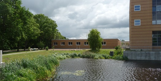 Blick von der Promenade auf die Westfassade des 48-Betten-Containers © 2009 Betrieb für Bau und Liegenschaften Mecklenburg-Vorpommern