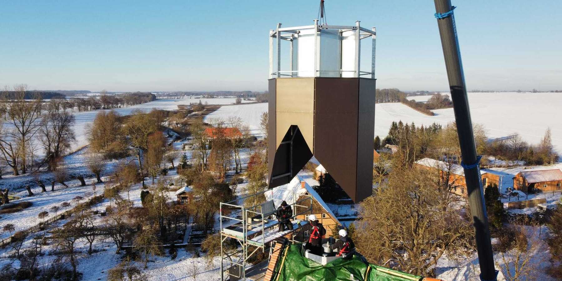 Der Dachreiter wird gerichtet © 2023 Firma Schindler Anlagenbau GmbH