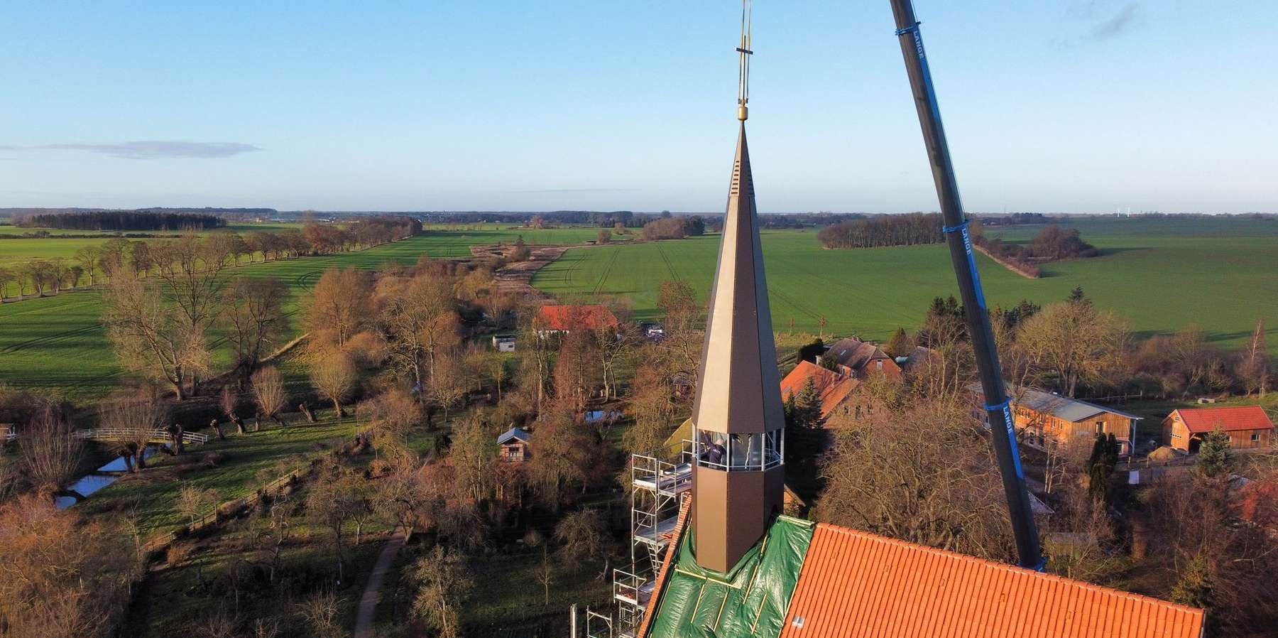 Der Dachreiter sitzt © 2023 Firma Schindler Anlagenbau GmbH